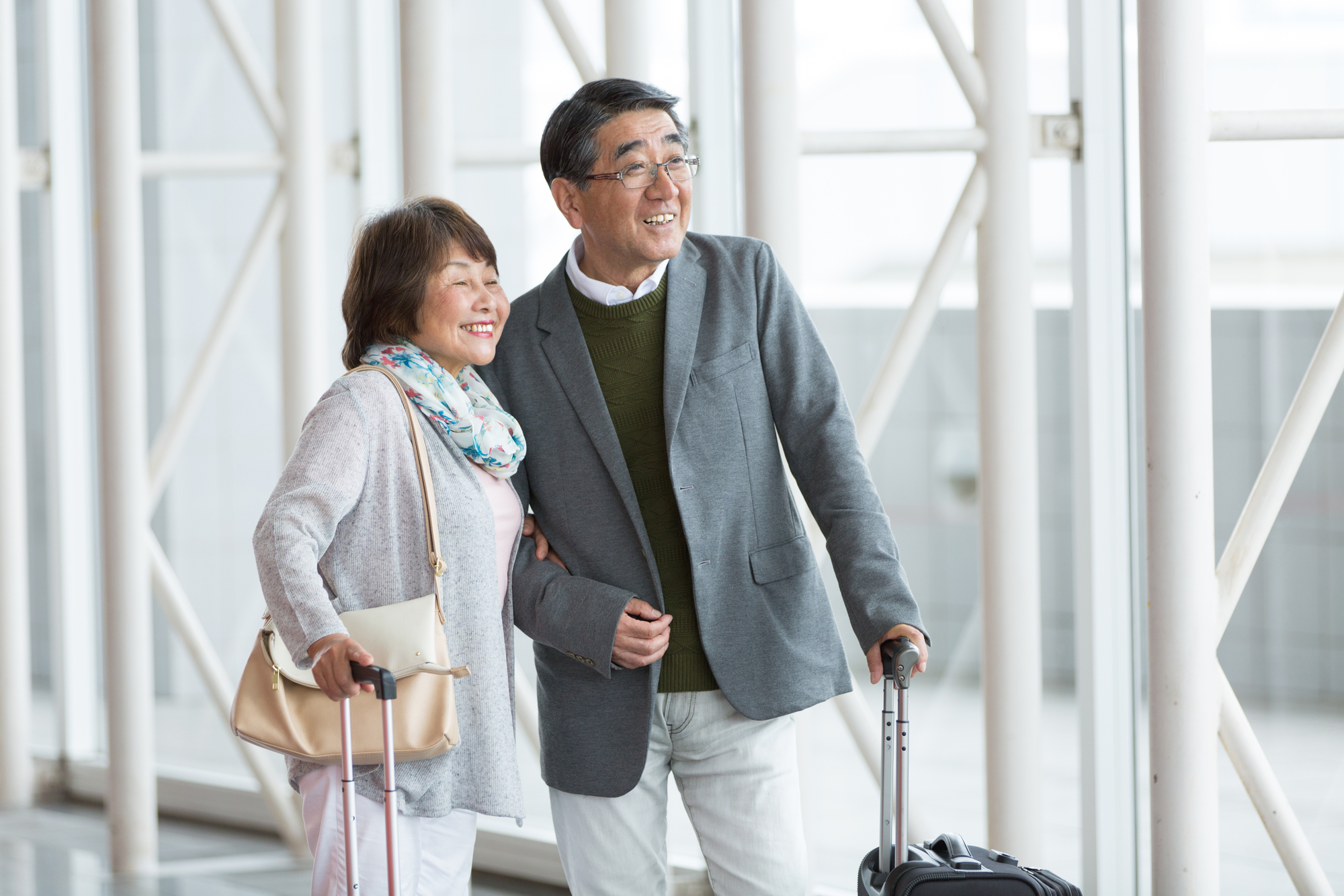 シニア夫婦の海外旅行】データは何GB必要？Wi-Fi選びで失敗しない完全ガイド | FAN+IO | ポケットWiFi・WiMAXを比較